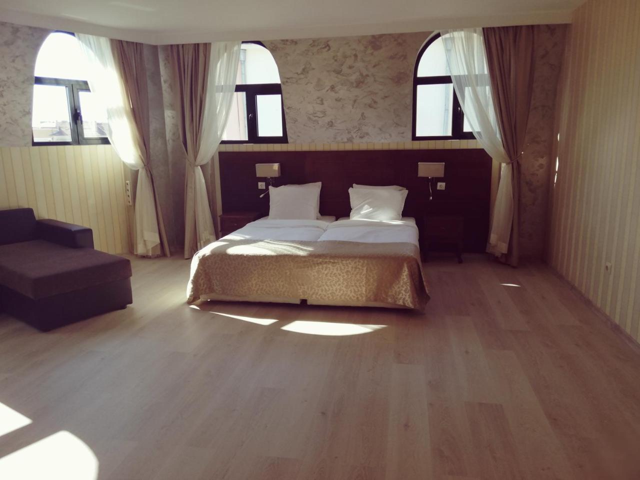 Hotel Plaza بورغاس الغرفة الصورة