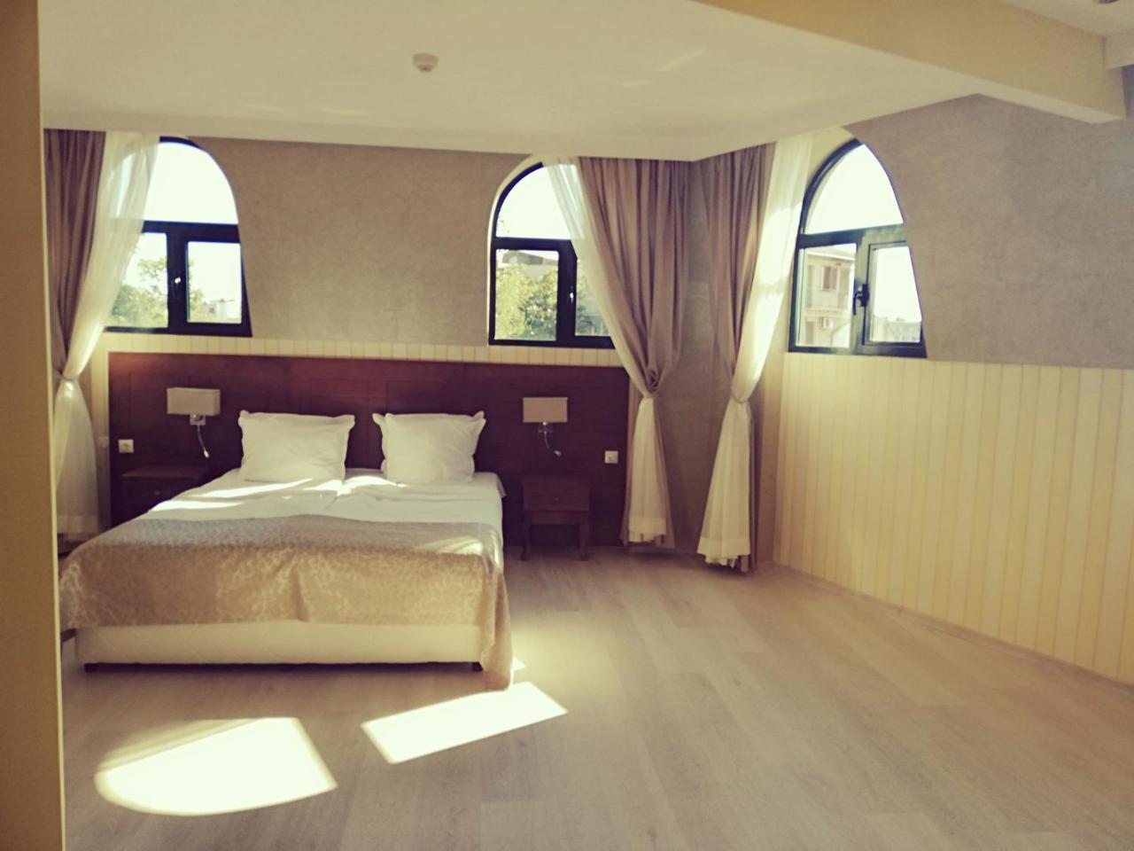 Hotel Plaza بورغاس المظهر الخارجي الصورة